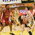 Sršni se trápili, poslední tým přetlačili až v poslední čtvrtině