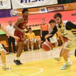 Sršni se trápili, poslední tým přetlačili až v poslední čtvrtině