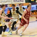 Sršni se trápili, poslední tým přetlačili až v poslední čtvrtině