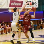 Sršni se trápili, poslední tým přetlačili až v poslední čtvrtině