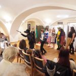 Pohádka, která zahřála u srdce: Děti v Česticích rozzářily domov seniorů