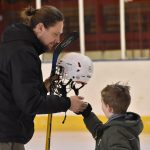 VIDEO: Strakonický led patřil nováčkům. Týden hokeje přilákal 27 dětí