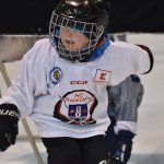 VIDEO: Strakonický led patřil nováčkům. Týden hokeje přilákal 27 dětí