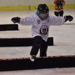 VIDEO: Strakonický led patřil nováčkům. Týden hokeje přilákal 27 dětí