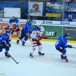 VIDEO: Hokejisté Tábora srazili poslední Porubu ve druhé třetině. Kohouti se drží v šestce pro čtvrtfinále