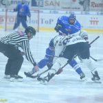 VIDEO: Táborský kapitán Suchánek prožíval na trestné těžké chvíle. Kohouti prohráli s Kolínem na nájezdy