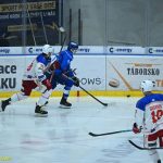 VIDEO: Hokejisté Tábora srazili poslední Porubu ve druhé třetině. Kohouti se drží v šestce pro čtvrtfinále