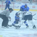 VIDEO: Táborský kapitán Suchánek prožíval na trestné těžké chvíle. Kohouti prohráli s Kolínem na nájezdy