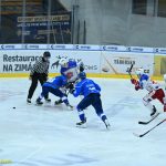 VIDEO: Hokejisté Tábora srazili poslední Porubu ve druhé třetině. Kohouti se drží v šestce pro čtvrtfinále