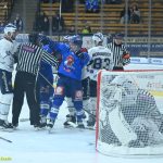 VIDEO: Táborský kapitán Suchánek prožíval na trestné těžké chvíle. Kohouti prohráli s Kolínem na nájezdy