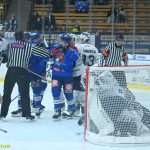 VIDEO: Táborský kapitán Suchánek prožíval na trestné těžké chvíle. Kohouti prohráli s Kolínem na nájezdy