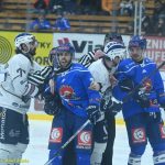 VIDEO: Táborský kapitán Suchánek prožíval na trestné těžké chvíle. Kohouti prohráli s Kolínem na nájezdy