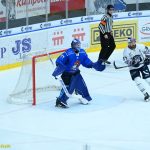 VIDEO: Táborský kapitán Suchánek prožíval na trestné těžké chvíle. Kohouti prohráli s Kolínem na nájezdy