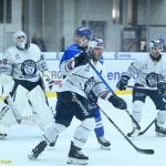 VIDEO: Táborský kapitán Suchánek prožíval na trestné těžké chvíle. Kohouti prohráli s Kolínem na nájezdy