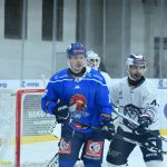 VIDEO: Táborský kapitán Suchánek prožíval na trestné těžké chvíle. Kohouti prohráli s Kolínem na nájezdy