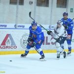 VIDEO: Táborský kapitán Suchánek prožíval na trestné těžké chvíle. Kohouti prohráli s Kolínem na nájezdy