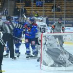 VIDEO: Táborský kapitán Suchánek prožíval na trestné těžké chvíle. Kohouti prohráli s Kolínem na nájezdy