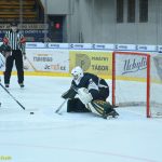 VIDEO: Junioři Tábora uhráli s Kolínem bod. V nájezdech neuspělo všech šest hráčů