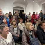 Řeky, říčky, keře a trávy Galiny Fleischmannové. Inspiraci z Kajetína vystavuje v Plané