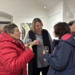 Řeky, říčky, keře a trávy Galiny Fleischmannové. Inspiraci z Kajetína vystavuje v Plané