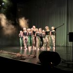 Projekt Kořeny taneční školy Coda a sezimovoústecké zušky vyprodal sál kulturního domu Spektrum rovnou čtyřikrát