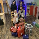 Vánoční odpoledne plné radosti a překvapení v azylovém domě