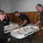 Malá imitace ledové plochy a velká zábava. Tradice stolního hokeje v Branicích trvá už 20 let