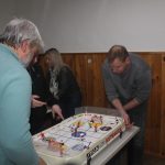 Malá imitace ledové plochy a velká zábava. Tradice stolního hokeje v Branicích trvá už 20 let