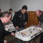 Malá imitace ledové plochy a velká zábava. Tradice stolního hokeje v Branicích trvá už 20 let