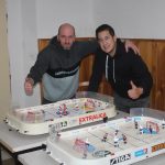 Malá imitace ledové plochy a velká zábava. Tradice stolního hokeje v Branicích trvá už 20 let