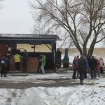 Rekordní účast na Dražickém máčení. Otužilcům počasí přálo