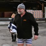 42 otužilců otestovalo ledovou Otavu, přihlížel rekordní počet diváků