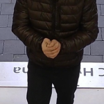 Zloděj ukradl v jindřichohradecké prodejně elektra drahý mobil. Policie pátrá po muži z fotografie