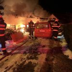 Na Krumlovsku skončilo v plamenech auto pod přístřeškem. Škoda šplhá do stovek tisíc