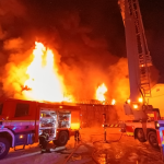 VIDEO: Hasiči dostali požár haly v areálu letiště pod kontrolu. Škoda půjde do milionů korun