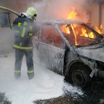 V Husově kolonii v Budějovicích lehla popelem další chata, v Kojakovicích hořelo auto