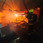 V Ledenicích hořel rodinný dům. Při dalším požáru na Budějovicku se zranil hasič