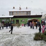 Hod vánočním stromkem lidi v Čížové stále baví