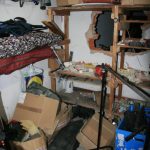 Do garáže v Budějovicích se vloupal zloděj. Uvnitř se pak proboural do další