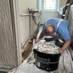 Když řemeslo pomáhá. Mistři i studenti zdarma vymalovali prostory organizace APLA Jižní Čechy v Táboře