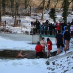 Novoroční namáčení do Chadimáku v Jistebnici přilákalo 54 otužilců