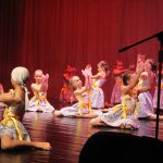 Projekt Kořeny taneční školy Coda a sezimovoústecké zušky vyprodal sál kulturního domu Spektrum rovnou čtyřikrát