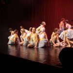 Projekt Kořeny taneční školy Coda a sezimovoústecké zušky vyprodal sál kulturního domu Spektrum rovnou čtyřikrát