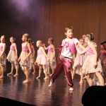 Projekt Kořeny taneční školy Coda a sezimovoústecké zušky vyprodal sál kulturního domu Spektrum rovnou čtyřikrát