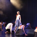 Projekt Kořeny taneční školy Coda a sezimovoústecké zušky vyprodal sál kulturního domu Spektrum rovnou čtyřikrát