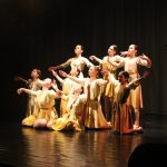 Projekt Kořeny taneční školy Coda a sezimovoústecké zušky vyprodal sál kulturního domu Spektrum rovnou čtyřikrát