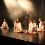 Projekt Kořeny taneční školy Coda a sezimovoústecké zušky vyprodal sál kulturního domu Spektrum rovnou čtyřikrát