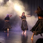 Projekt Kořeny taneční školy Coda a sezimovoústecké zušky vyprodal sál kulturního domu Spektrum rovnou čtyřikrát