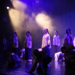 Projekt Kořeny taneční školy Coda a sezimovoústecké zušky vyprodal sál kulturního domu Spektrum rovnou čtyřikrát