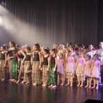 Projekt Kořeny taneční školy Coda a sezimovoústecké zušky vyprodal sál kulturního domu Spektrum rovnou čtyřikrát